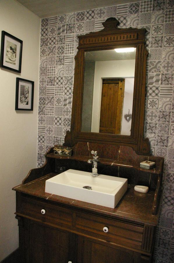 Féron Au Charme D'Antan B&B 외부 사진