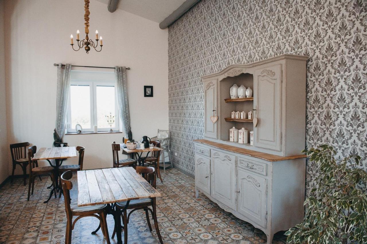 Féron Au Charme D'Antan B&B 외부 사진