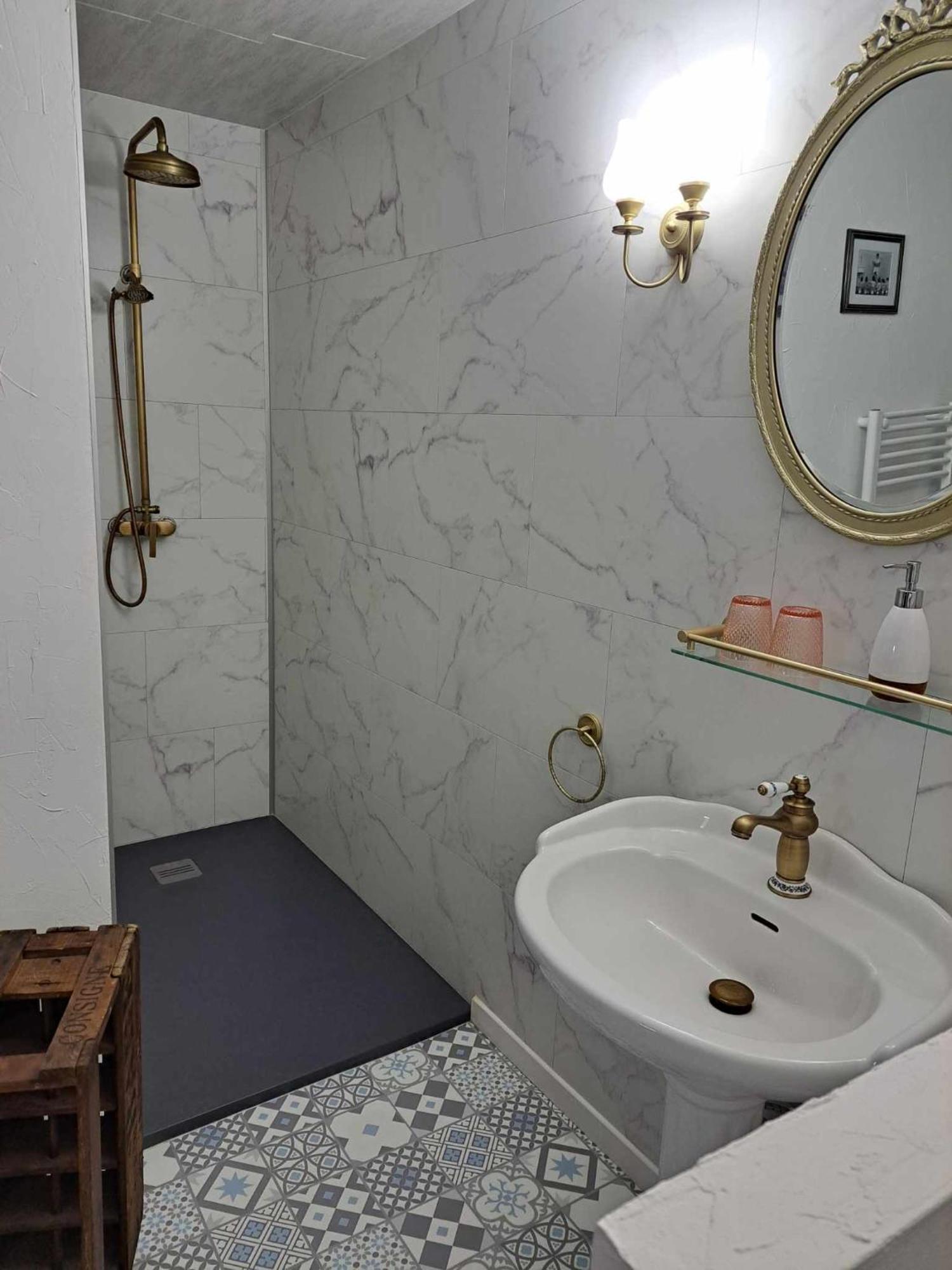Féron Au Charme D'Antan B&B 외부 사진