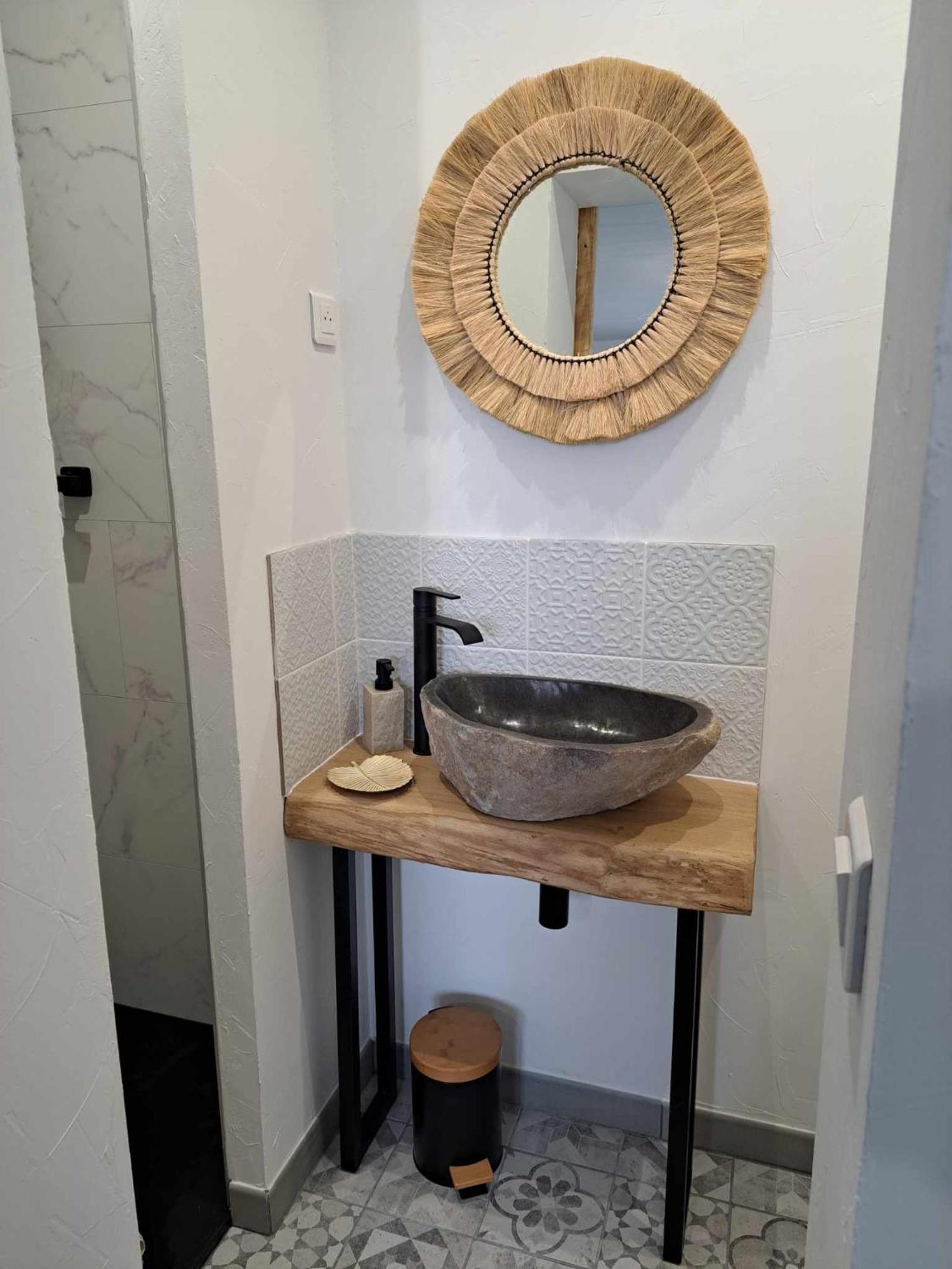 Féron Au Charme D'Antan B&B 외부 사진